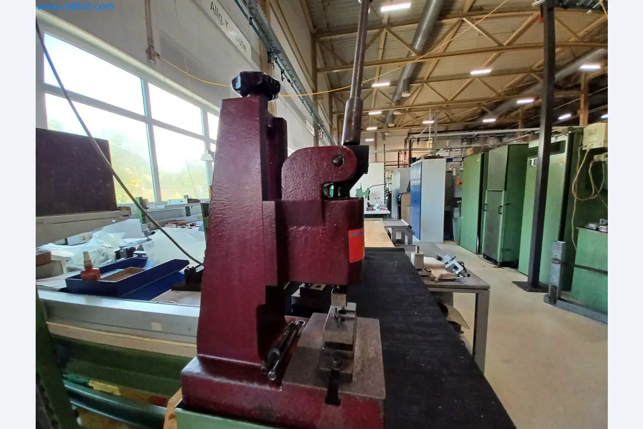 Stroji za proizvodnjo štancanih delov za avtomobilsko industrijo, med drugim-2