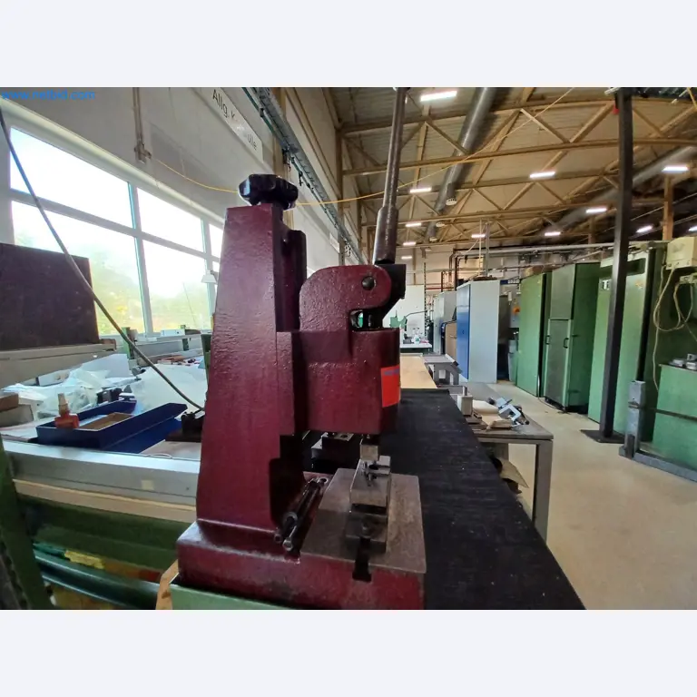 Stroji za proizvodnjo štancanih delov za avtomobilsko industrijo, med drugim-2