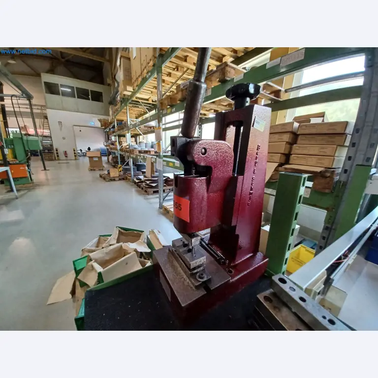 Stroji za proizvodnjo štancanih delov za avtomobilsko industrijo, med drugim-3