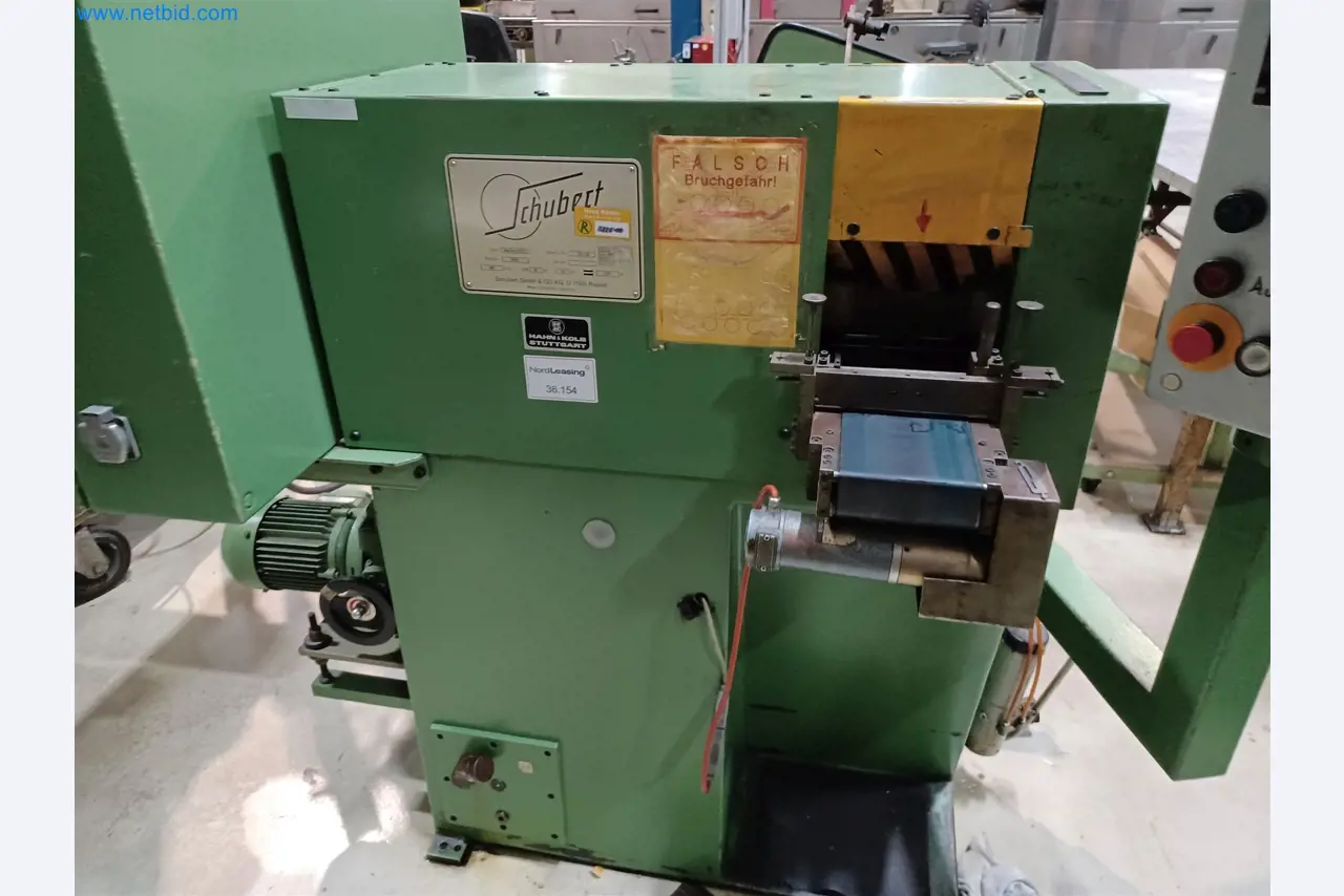 Stroje na výrobu lisovaných dílů mimo jiné pro automobilový průmysl.-1