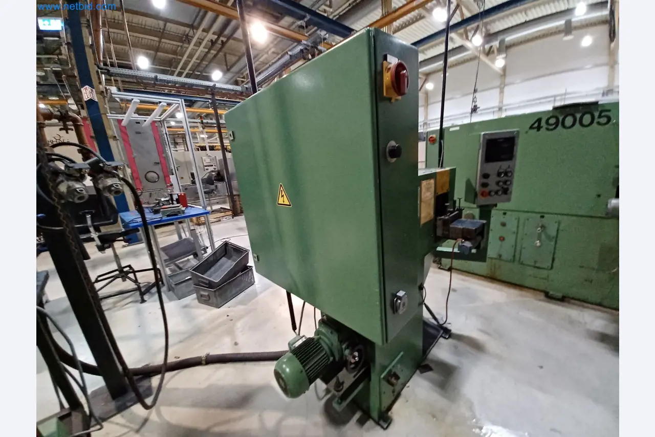 Stroje na výrobu lisovaných dílů mimo jiné pro automobilový průmysl.-2