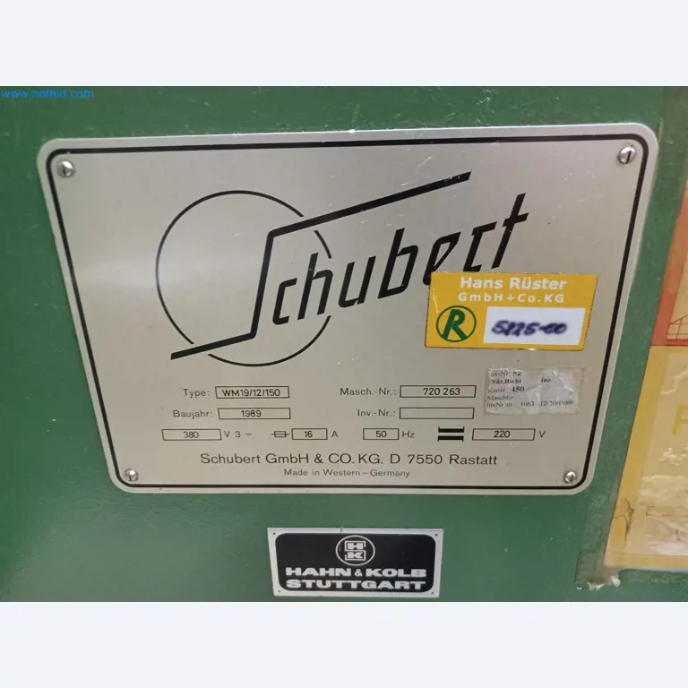 Stroje na výrobu lisovaných dílů mimo jiné pro automobilový průmysl.-3