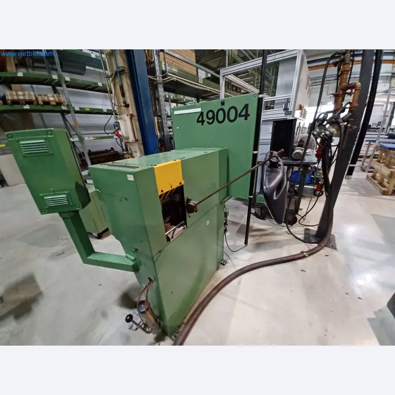 Stroje na výrobu lisovaných dílů mimo jiné pro automobilový průmysl.-4