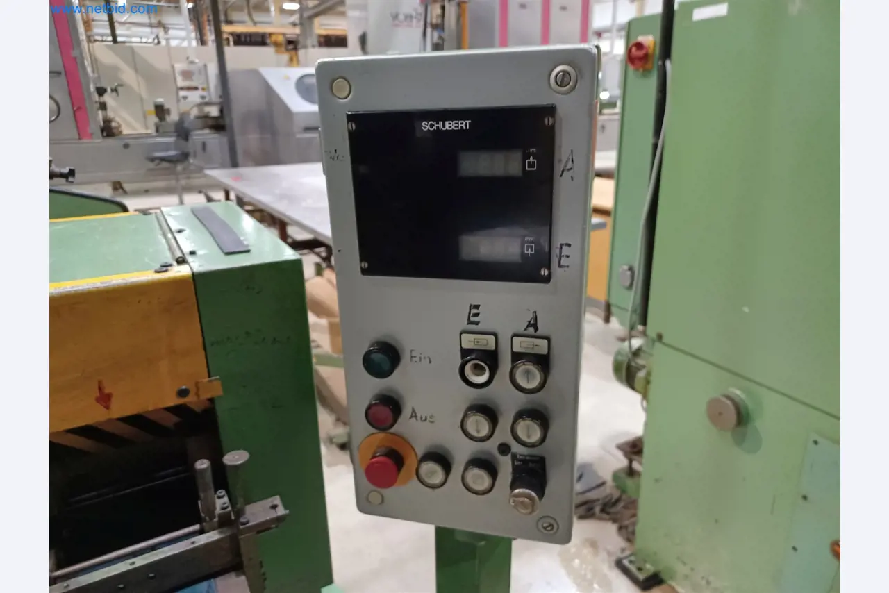 Stroje na výrobu lisovaných dílů mimo jiné pro automobilový průmysl.-5