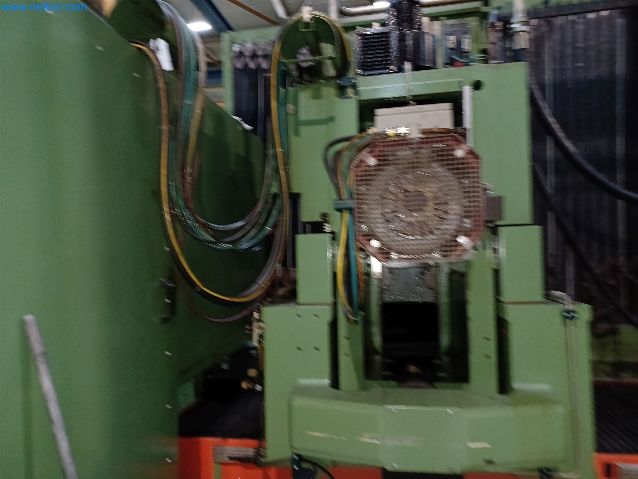 Máquinas para la producción de piezas estampadas para la industria del automóvil, entre otras-9