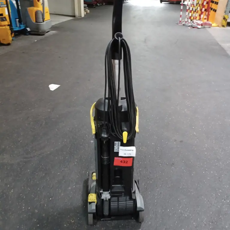 Wet floor cleaning machine Kärcher BR30/4C