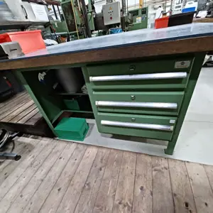 Pracovní stůl Garant