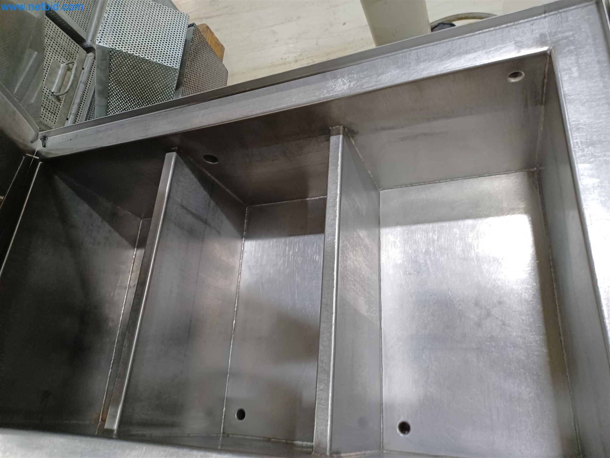 Machines for the production of stamped parts for the automotive industry, among others-4