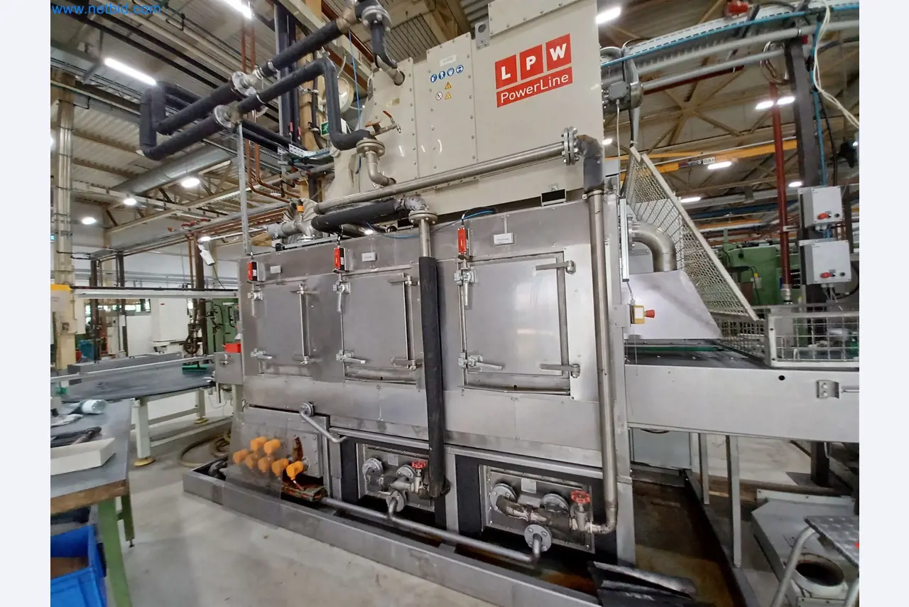 Machines voor de productie van gestanste onderdelen voor onder andere de auto-industrie-6