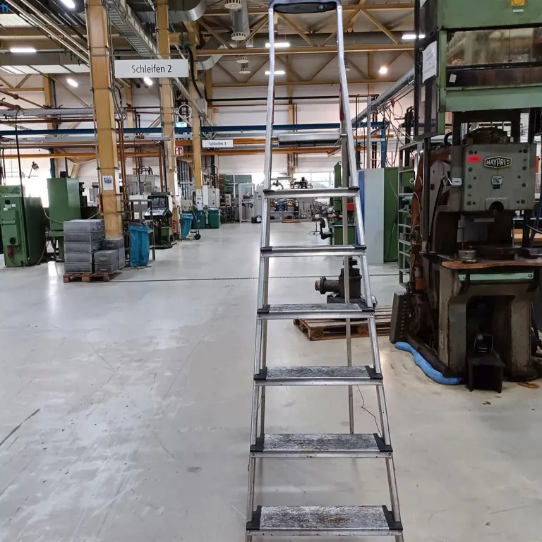 Escalera de aluminio Hailo