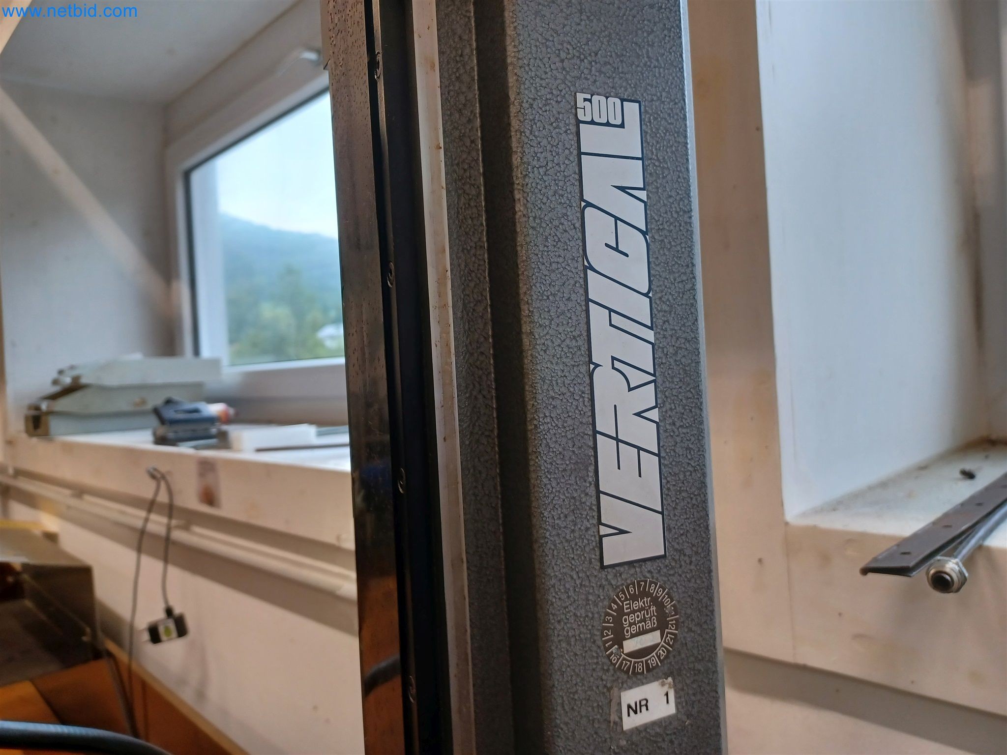 Maszyny do produkcji części tłoczonych dla przemysłu motoryzacyjnego, między innymi-10