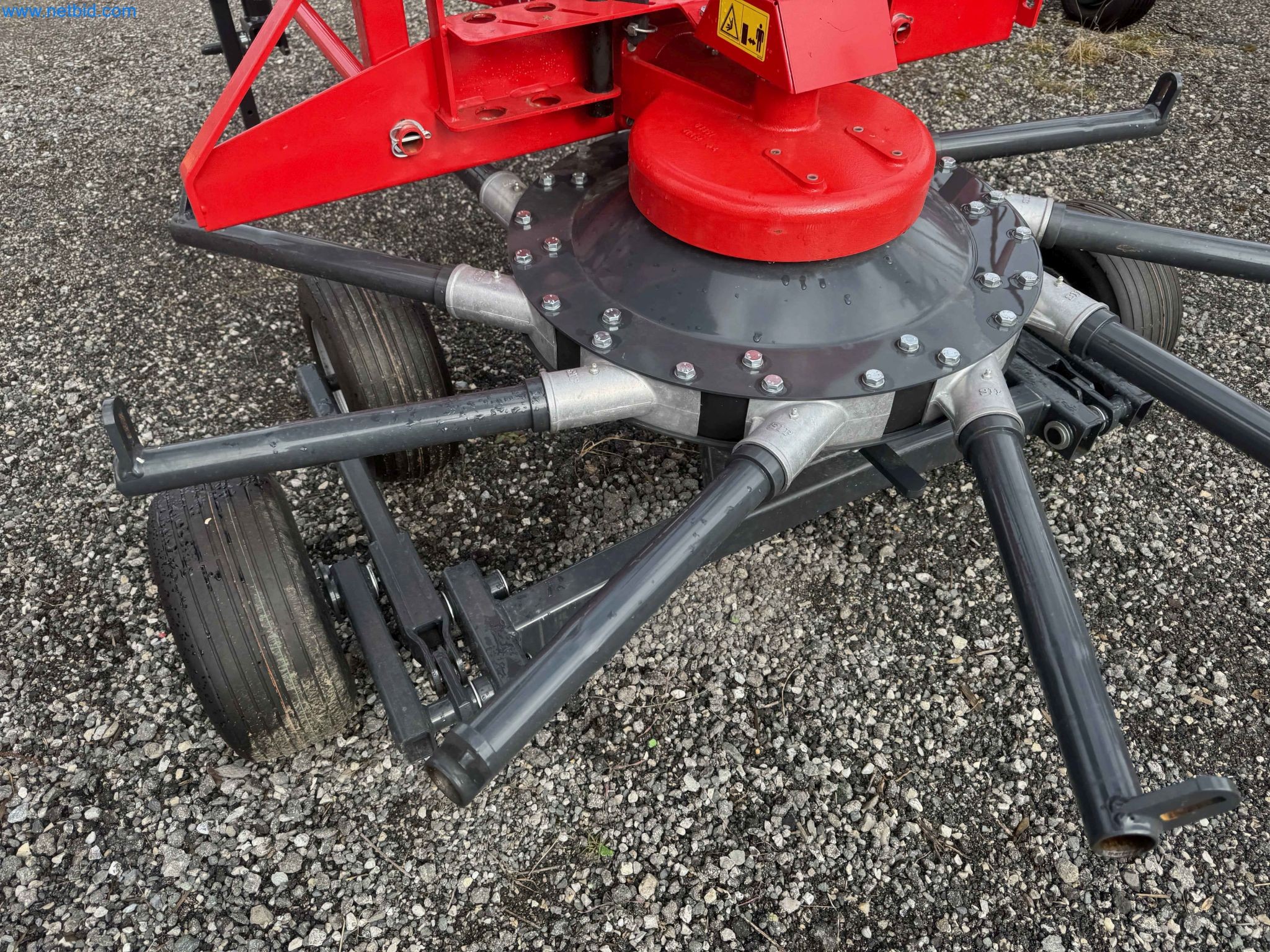 Kmetijski pripomočki in prikolice kot novi-12