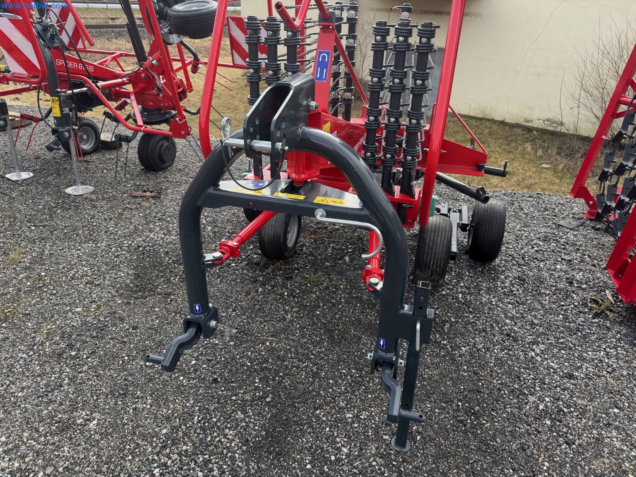 Kmetijski pripomočki in prikolice kot novi-13