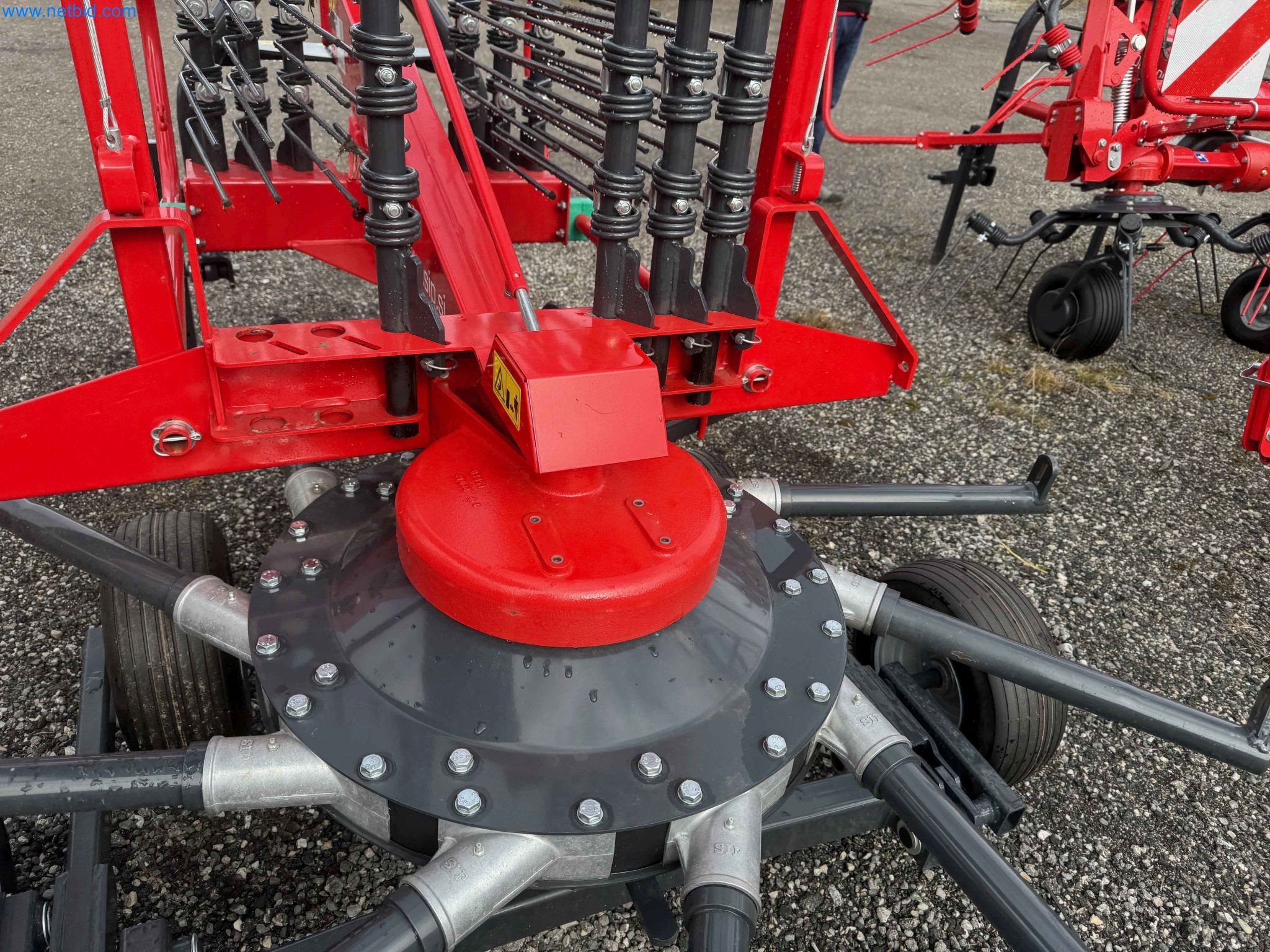 Kmetijski pripomočki in prikolice kot novi-15