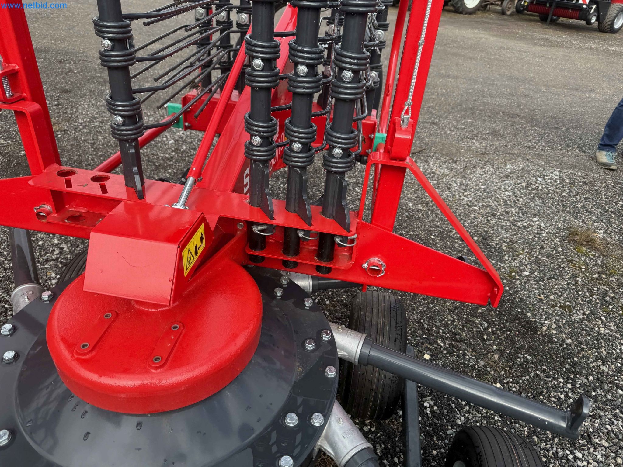 Kmetijski pripomočki in prikolice kot novi-17