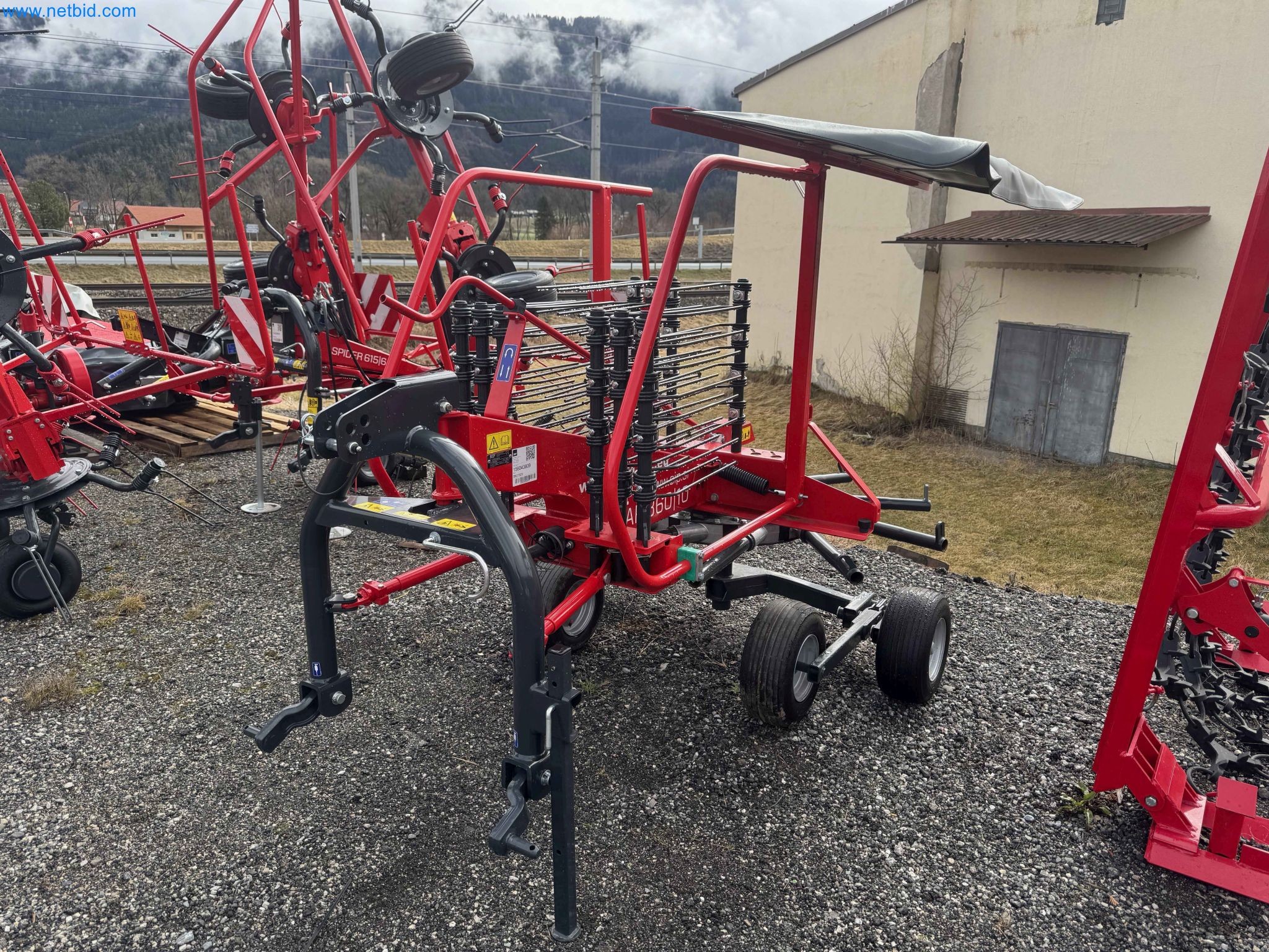 Kmetijski pripomočki in prikolice kot novi-1