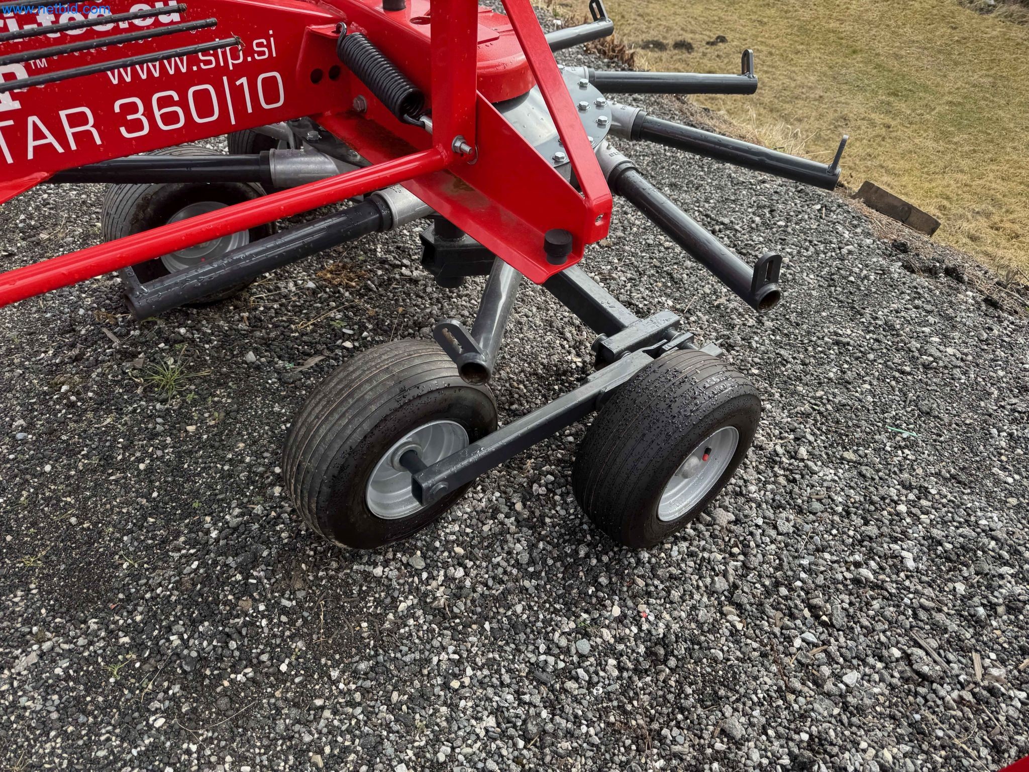 Kmetijski pripomočki in prikolice kot novi-24