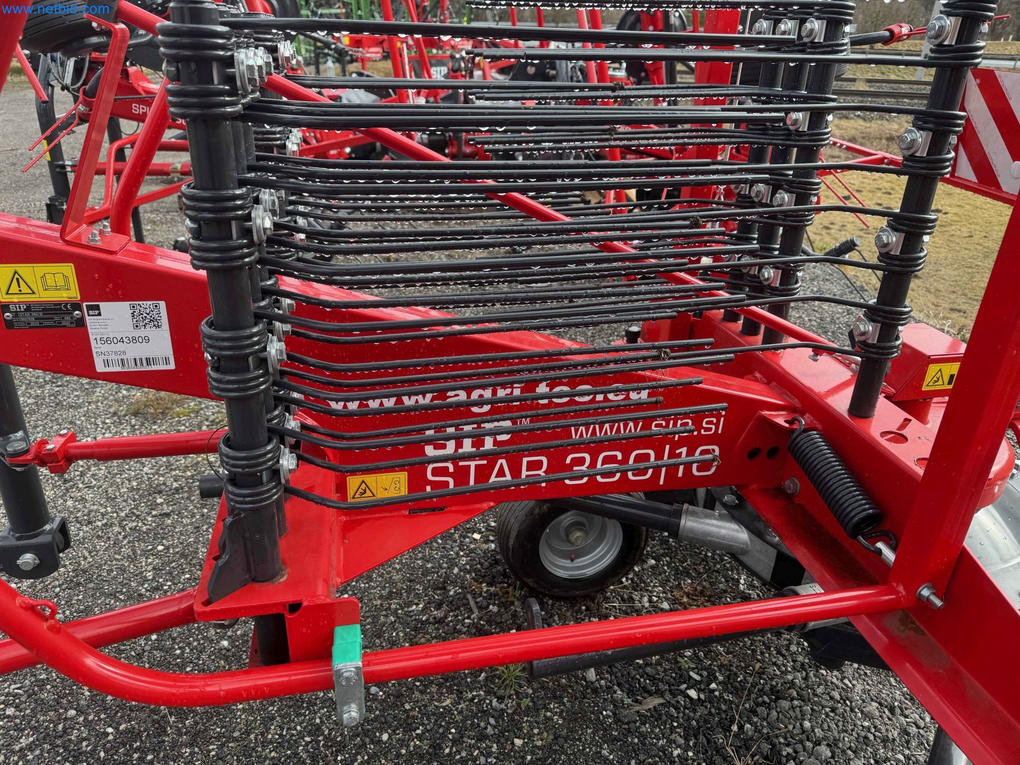 Kmetijski pripomočki in prikolice kot novi-25