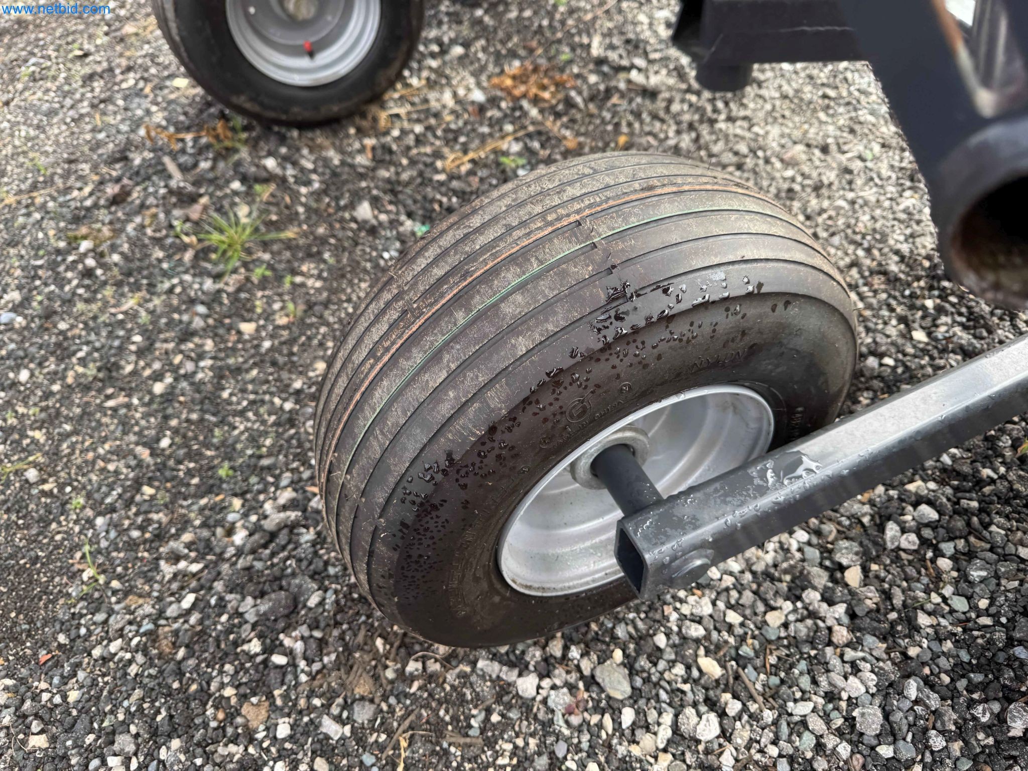 Kmetijski pripomočki in prikolice kot novi-8