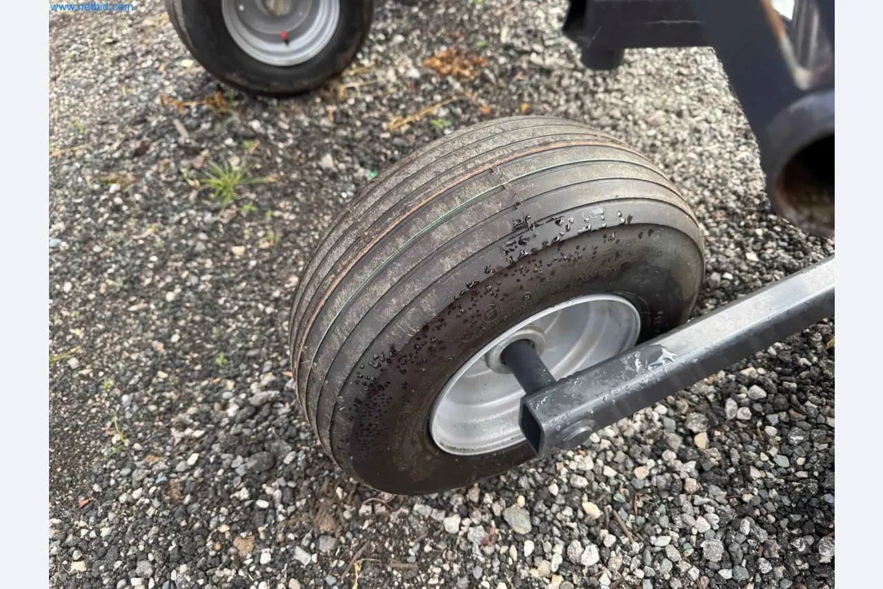 Kmetijski pripomočki in prikolice kot novi-8