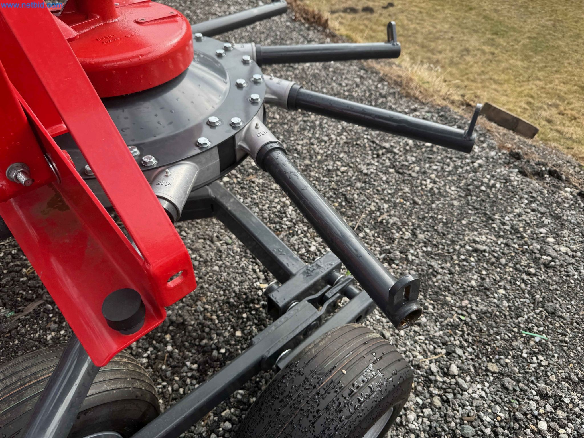 Kmetijski pripomočki in prikolice kot novi-9