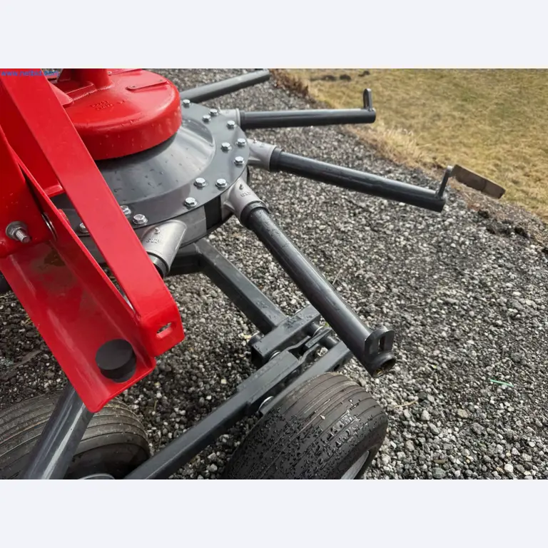 Kmetijski pripomočki in prikolice kot novi-9