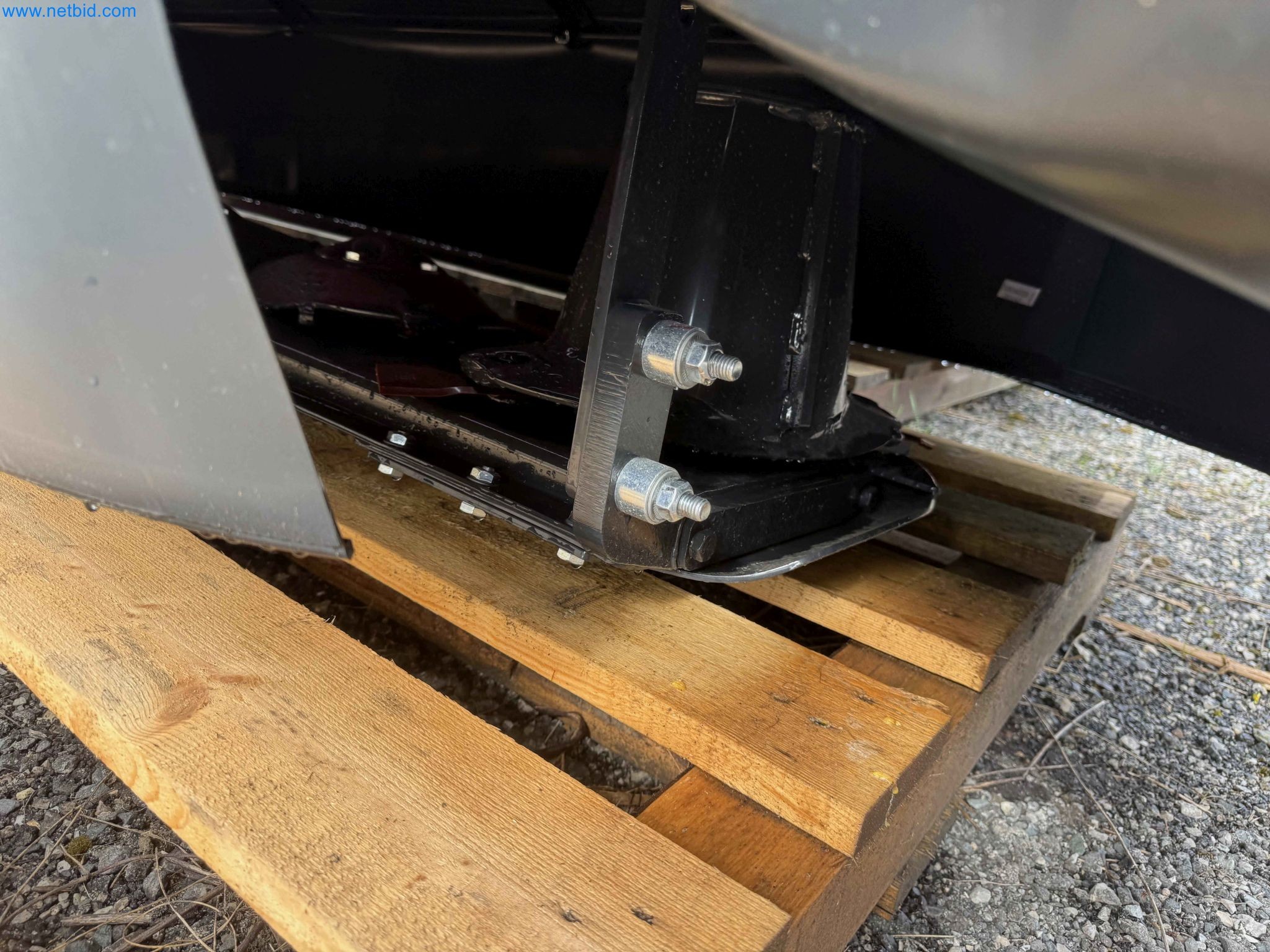 Kmetijski pripomočki in prikolice kot novi-10