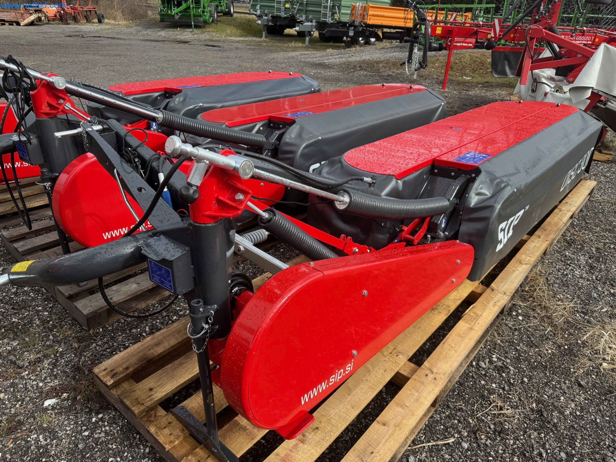 Kmetijski pripomočki in prikolice kot novi-1