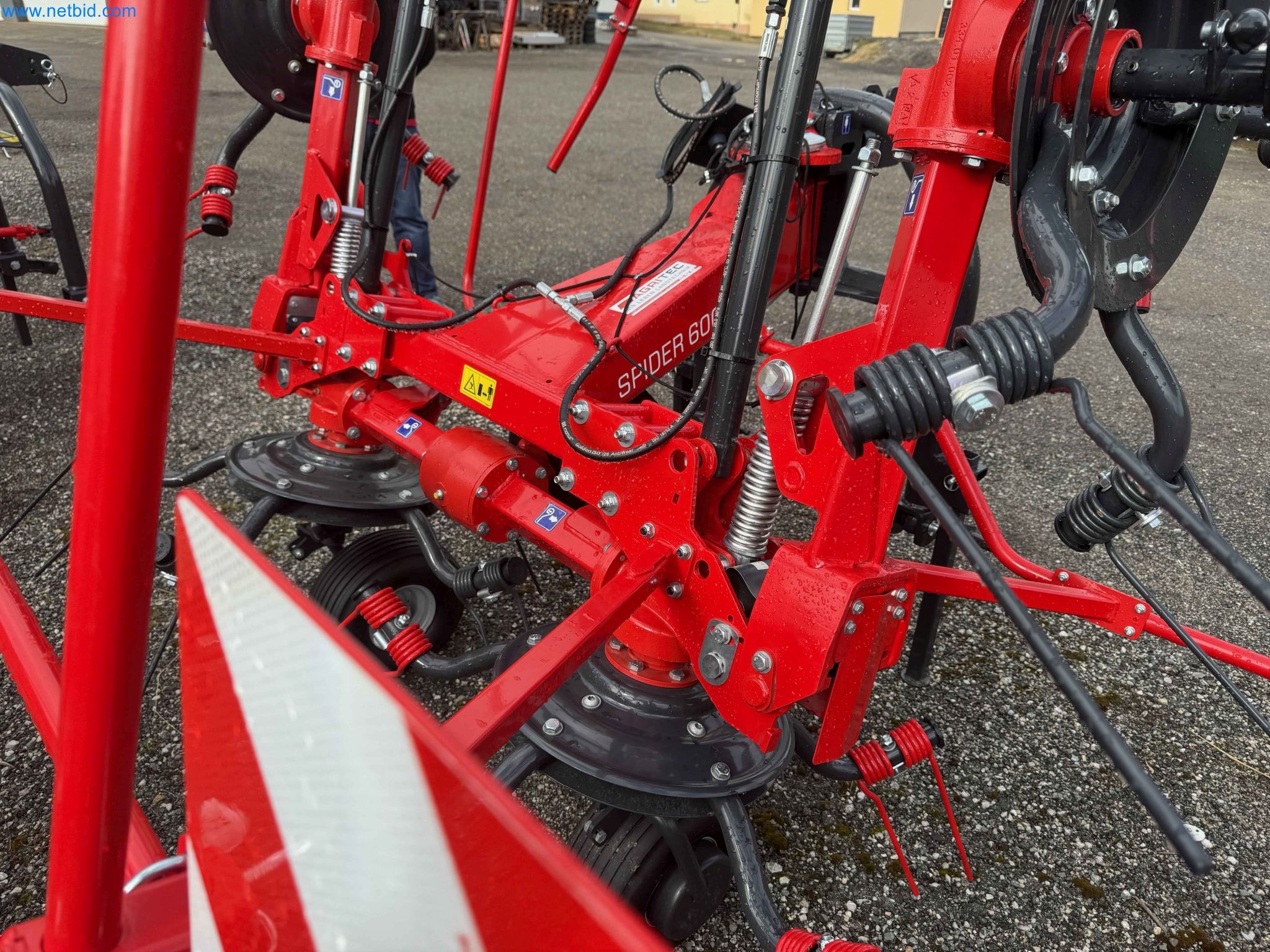 Kmetijski pripomočki in prikolice kot novi-10