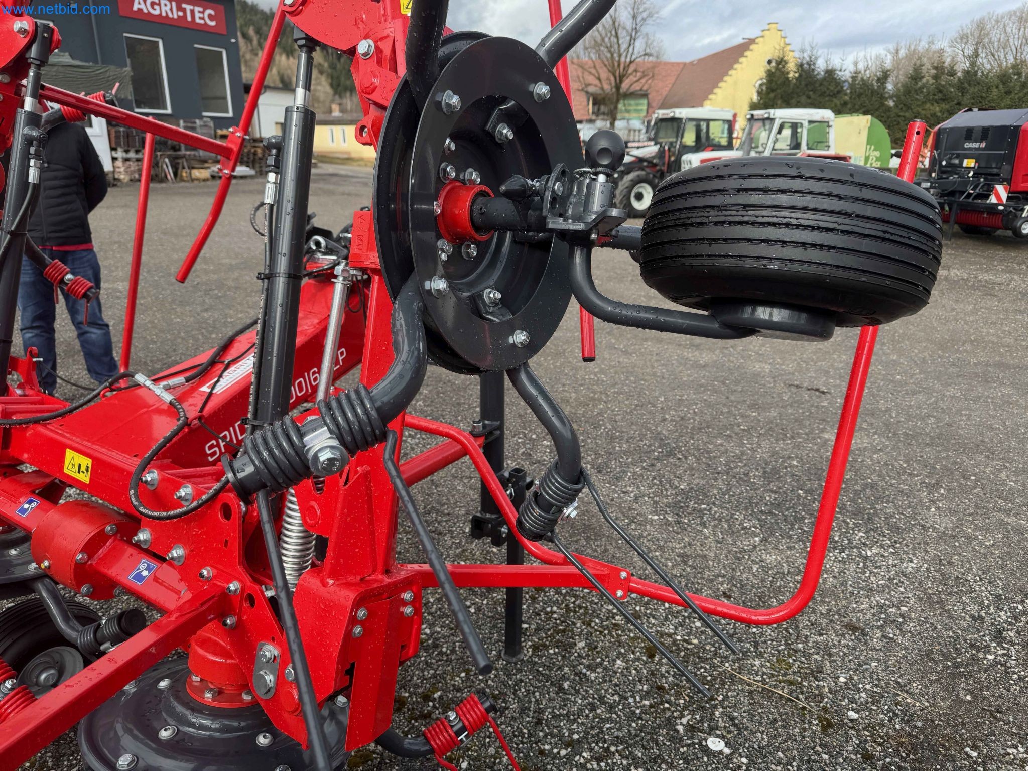 Kmetijski pripomočki in prikolice kot novi-12