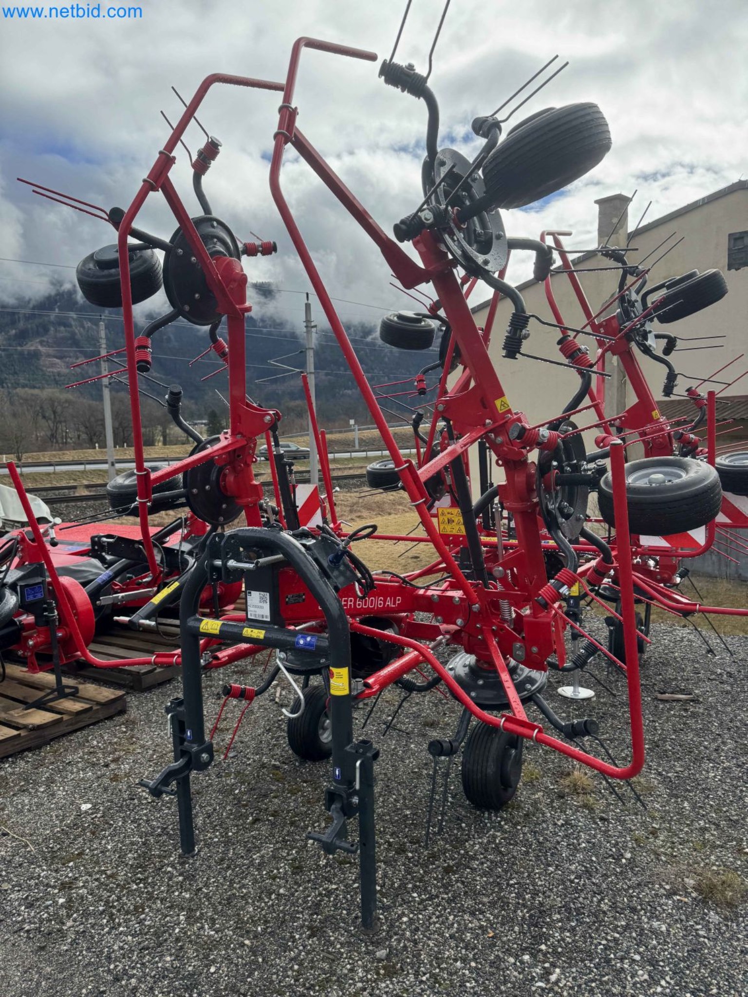 Kmetijski pripomočki in prikolice kot novi-13