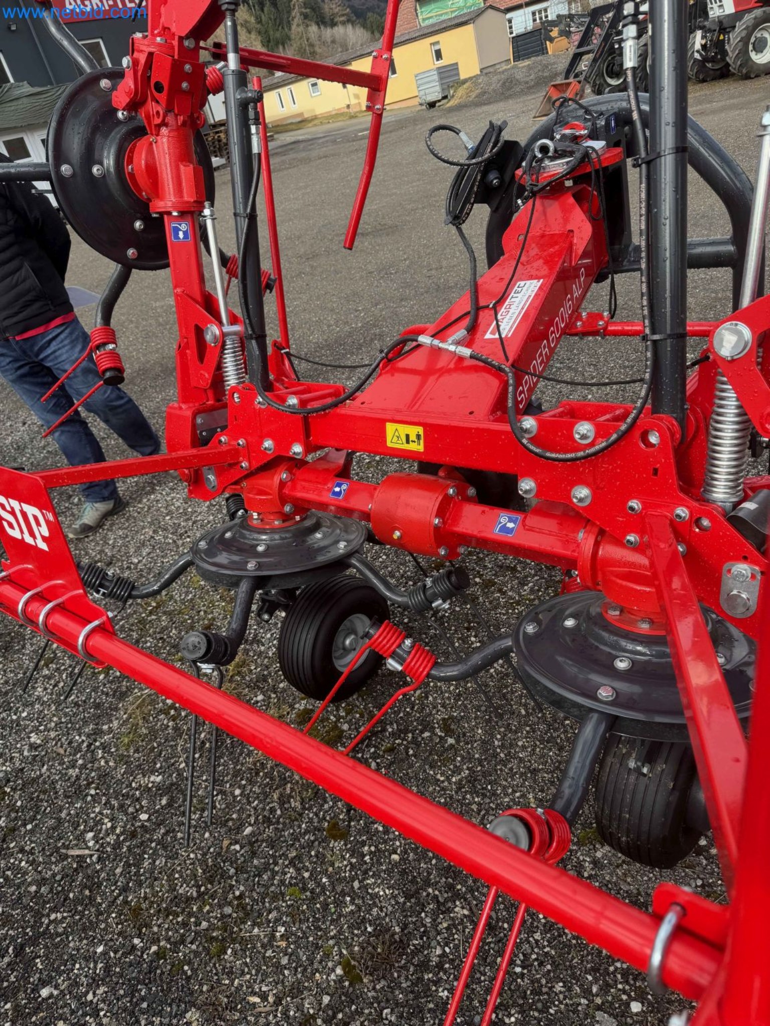 Kmetijski pripomočki in prikolice kot novi-15