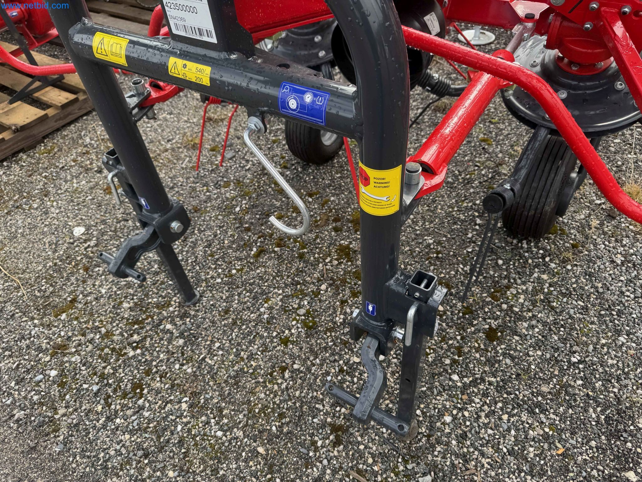 Kmetijski pripomočki in prikolice kot novi-25