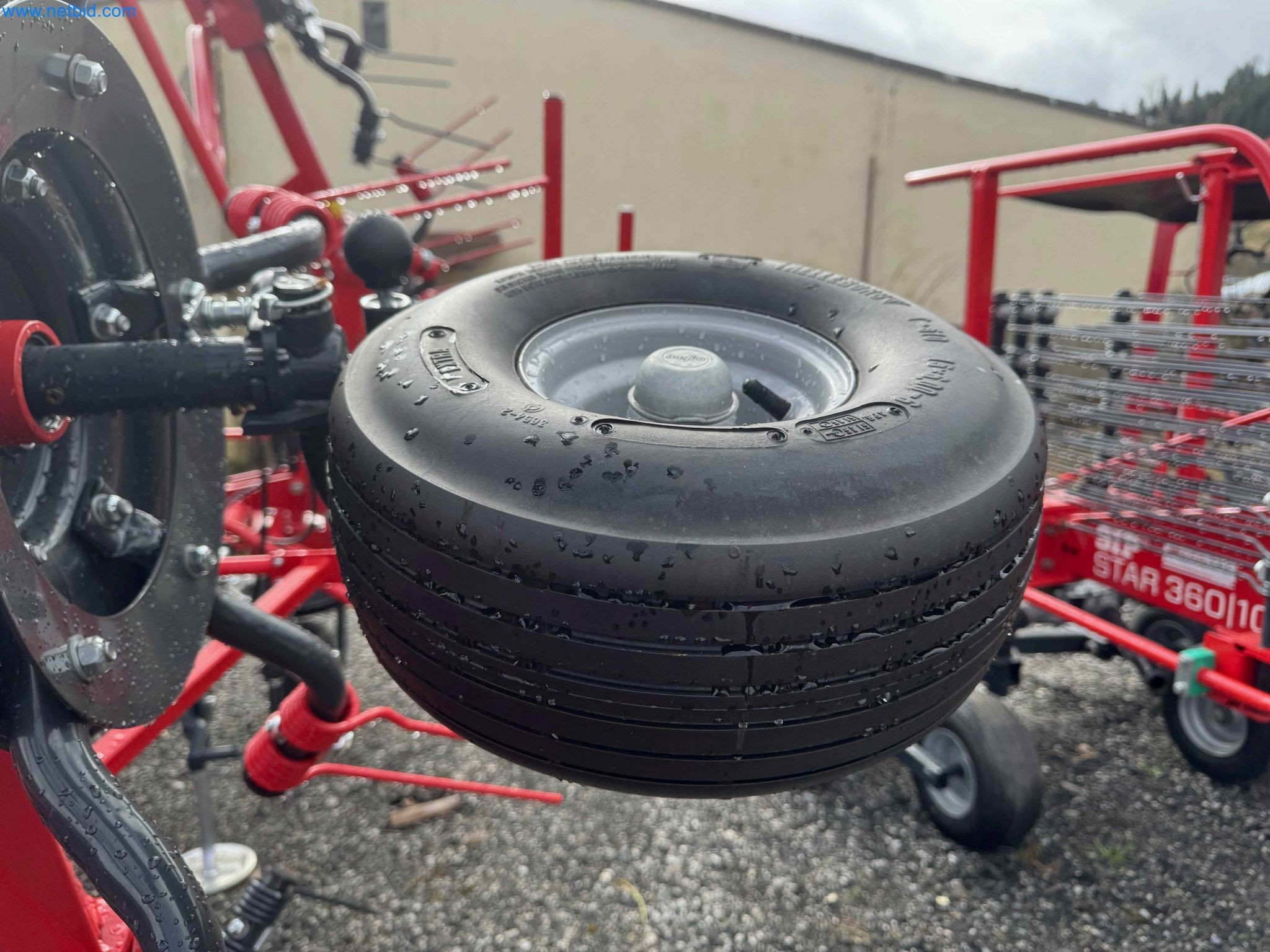 Kmetijski pripomočki in prikolice kot novi-8