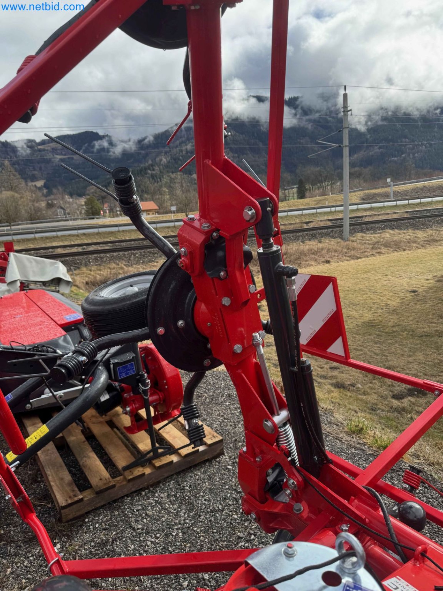 Kmetijski pripomočki in prikolice kot novi-10