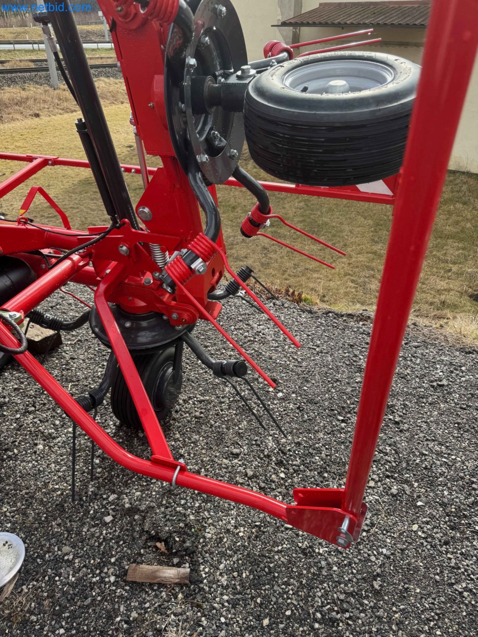 Kmetijski pripomočki in prikolice kot novi-13