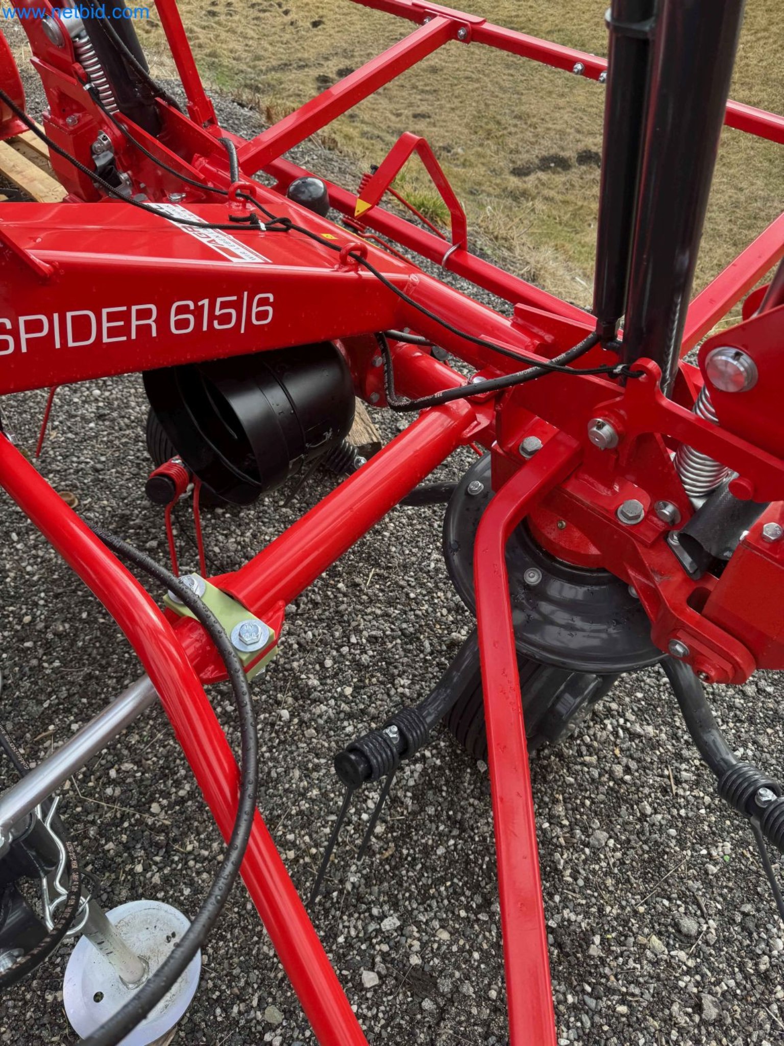 Kmetijski pripomočki in prikolice kot novi-15