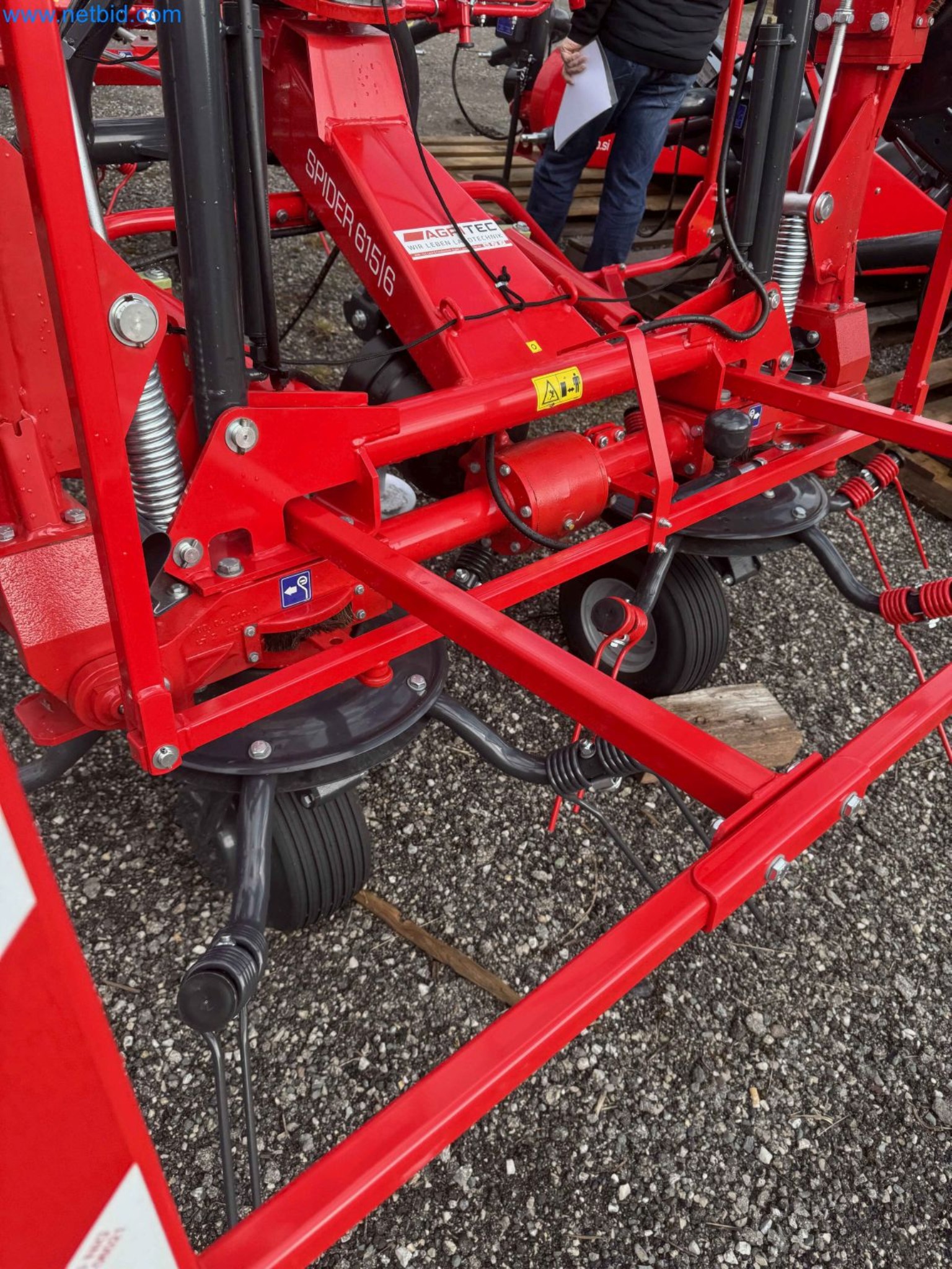 Kmetijski pripomočki in prikolice kot novi-17