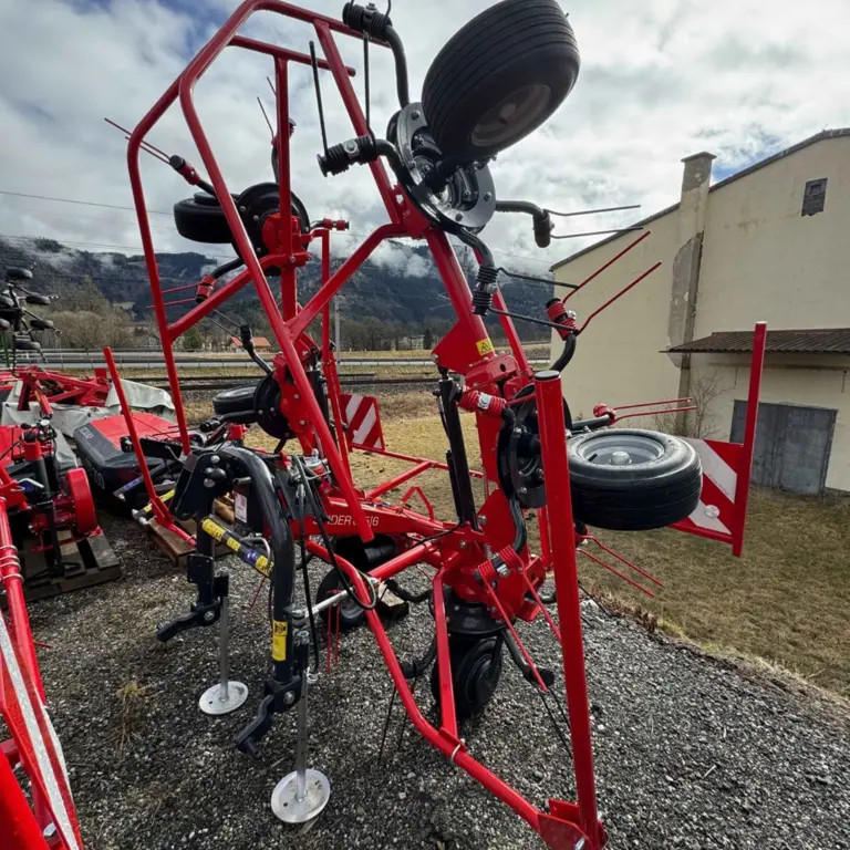 Attachment of rotary tedder (6 rotors) SIP SPIDER 600|6 ALP