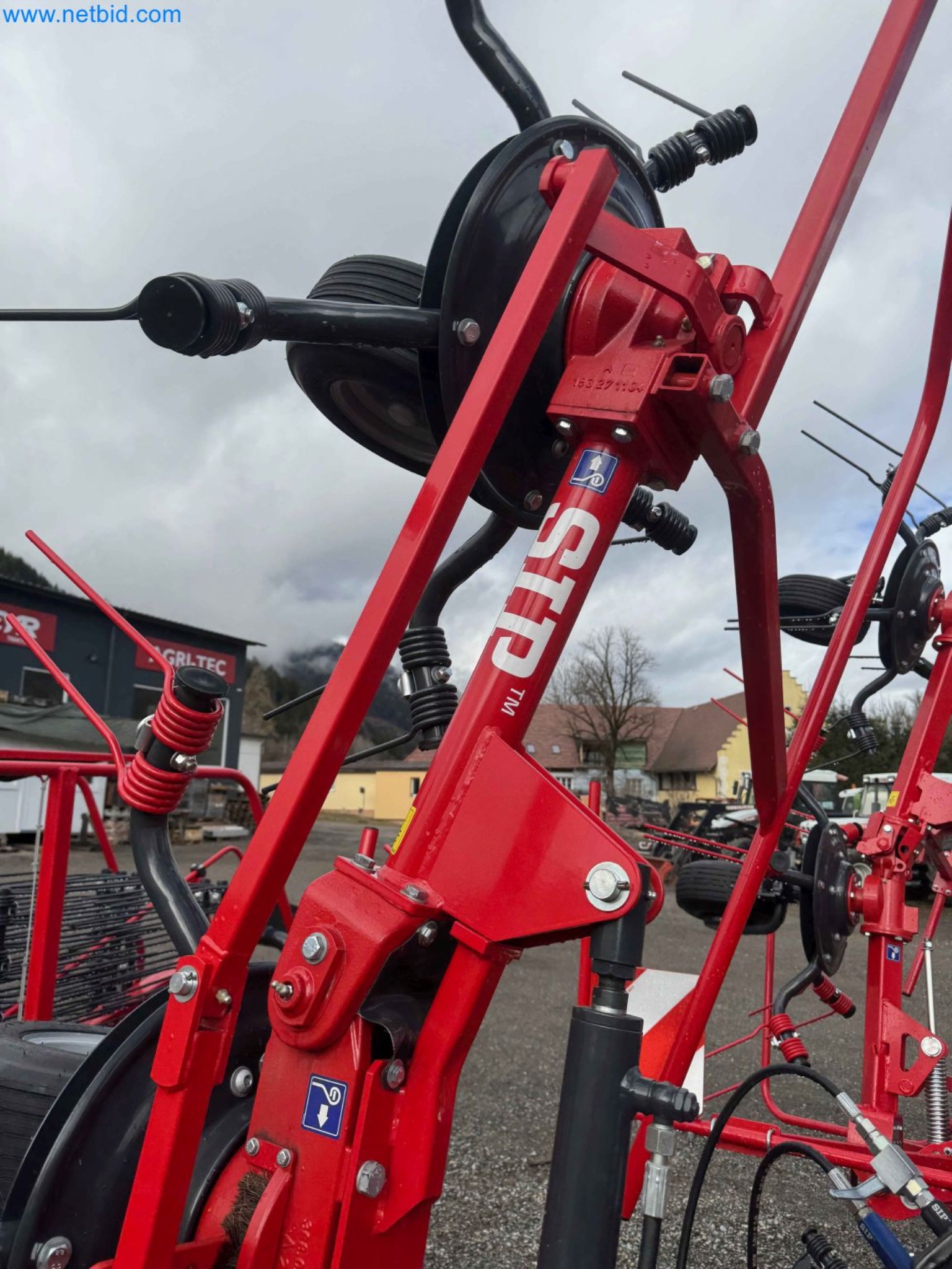 Kmetijski pripomočki in prikolice kot novi-22