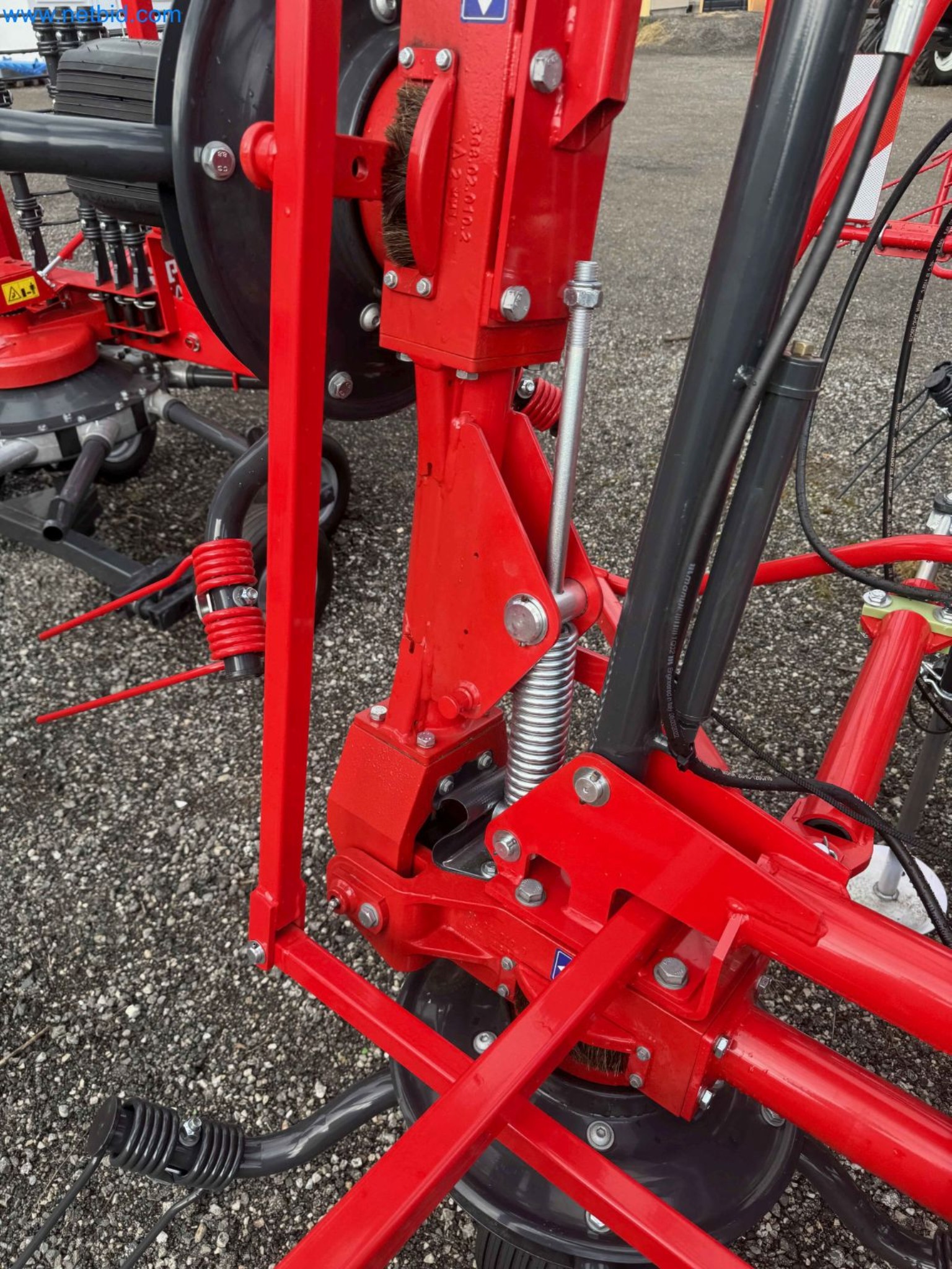 Kmetijski pripomočki in prikolice kot novi-23