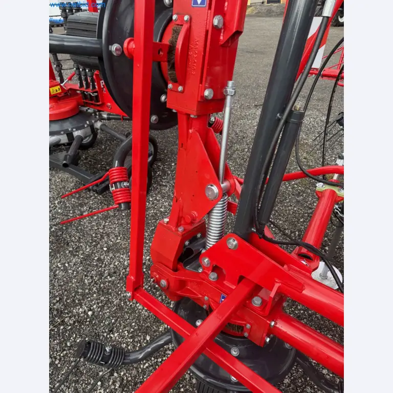 Kmetijski pripomočki in prikolice kot novi-23