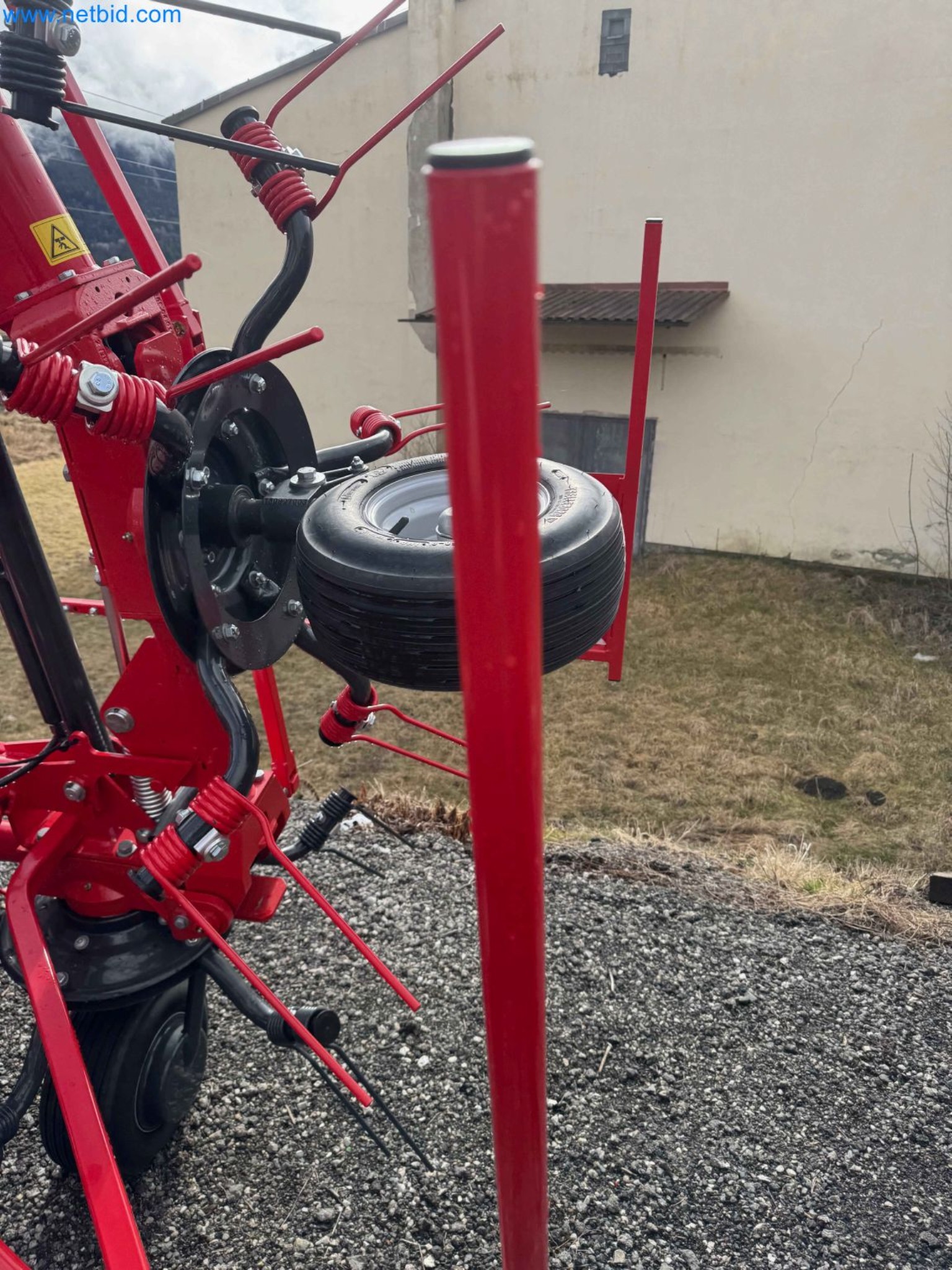 Kmetijski pripomočki in prikolice kot novi-24