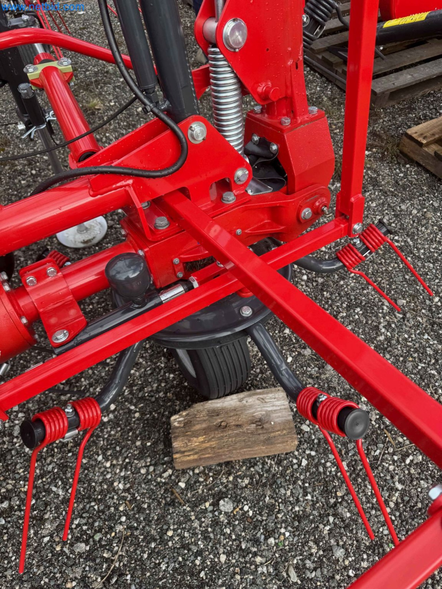 Kmetijski pripomočki in prikolice kot novi-25