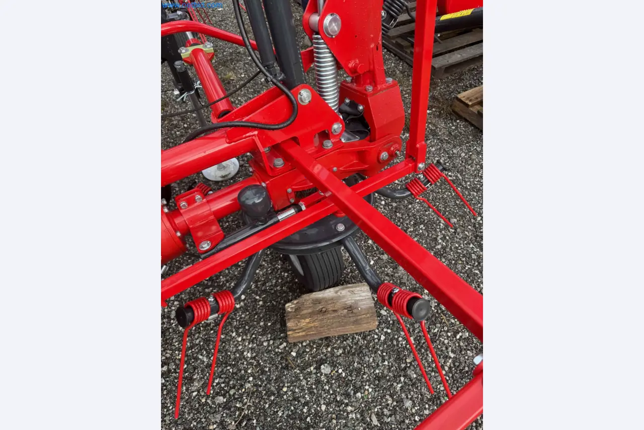 Kmetijski pripomočki in prikolice kot novi-25