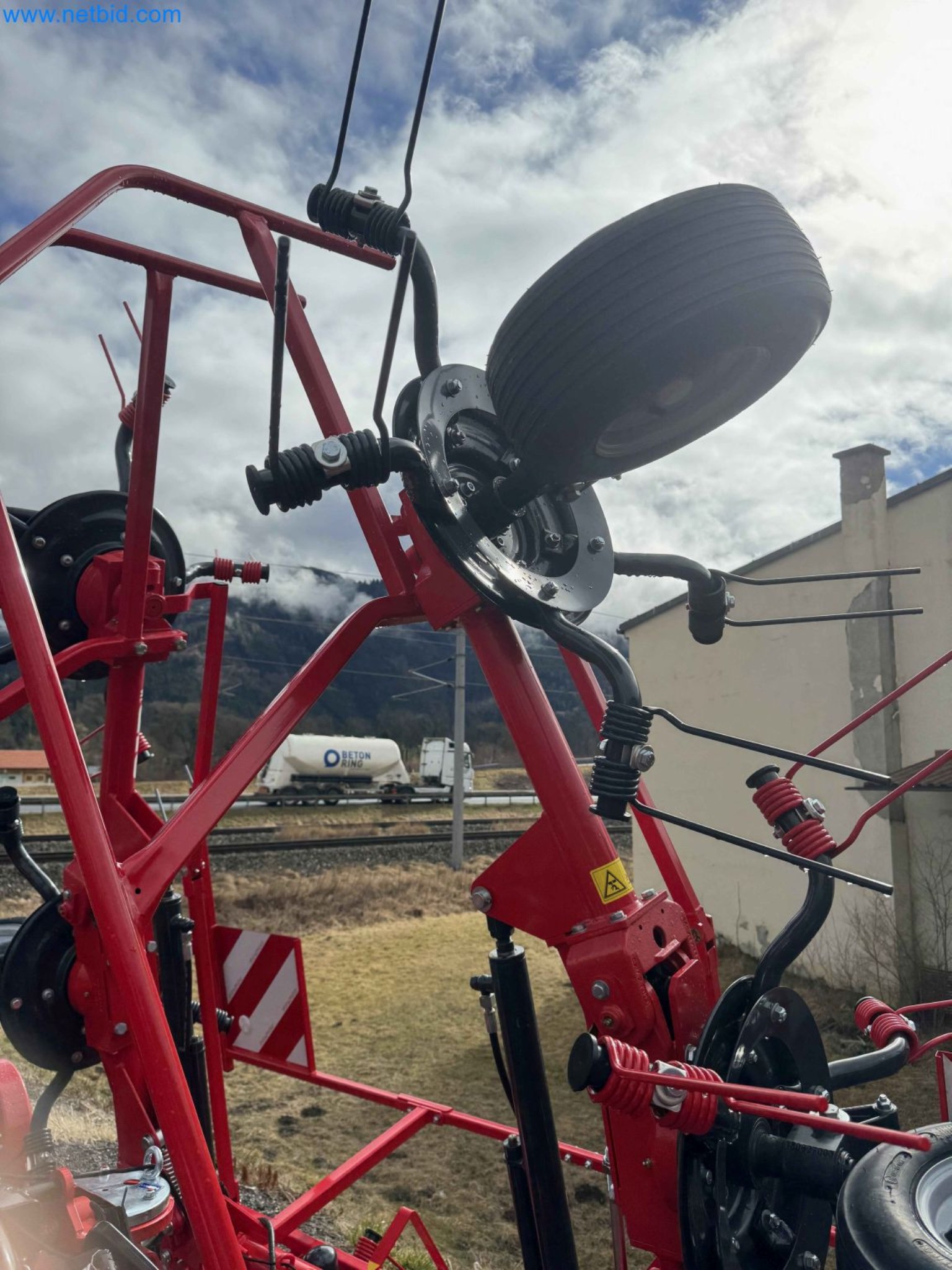 Kmetijski pripomočki in prikolice kot novi-28