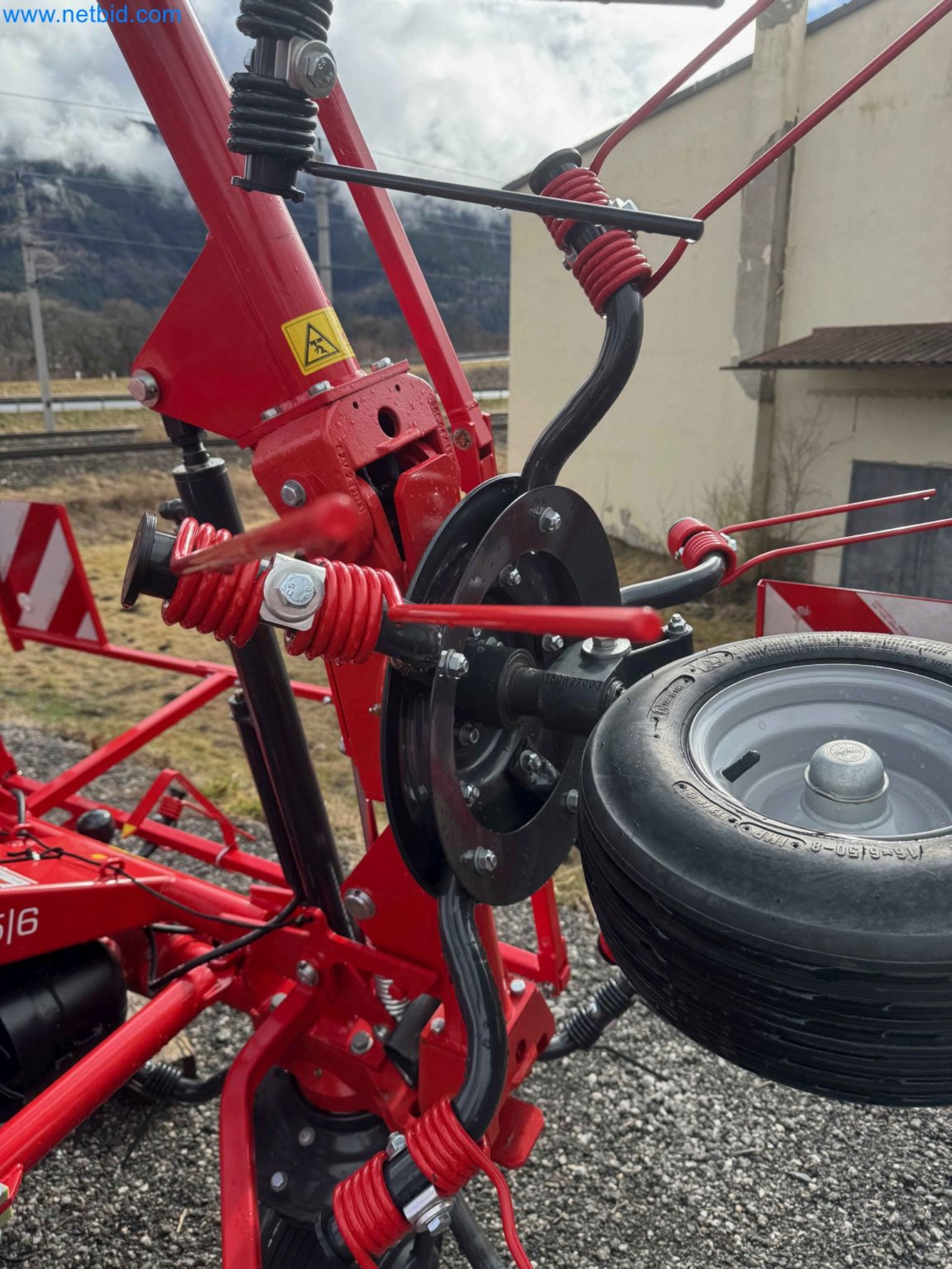 Kmetijski pripomočki in prikolice kot novi-31