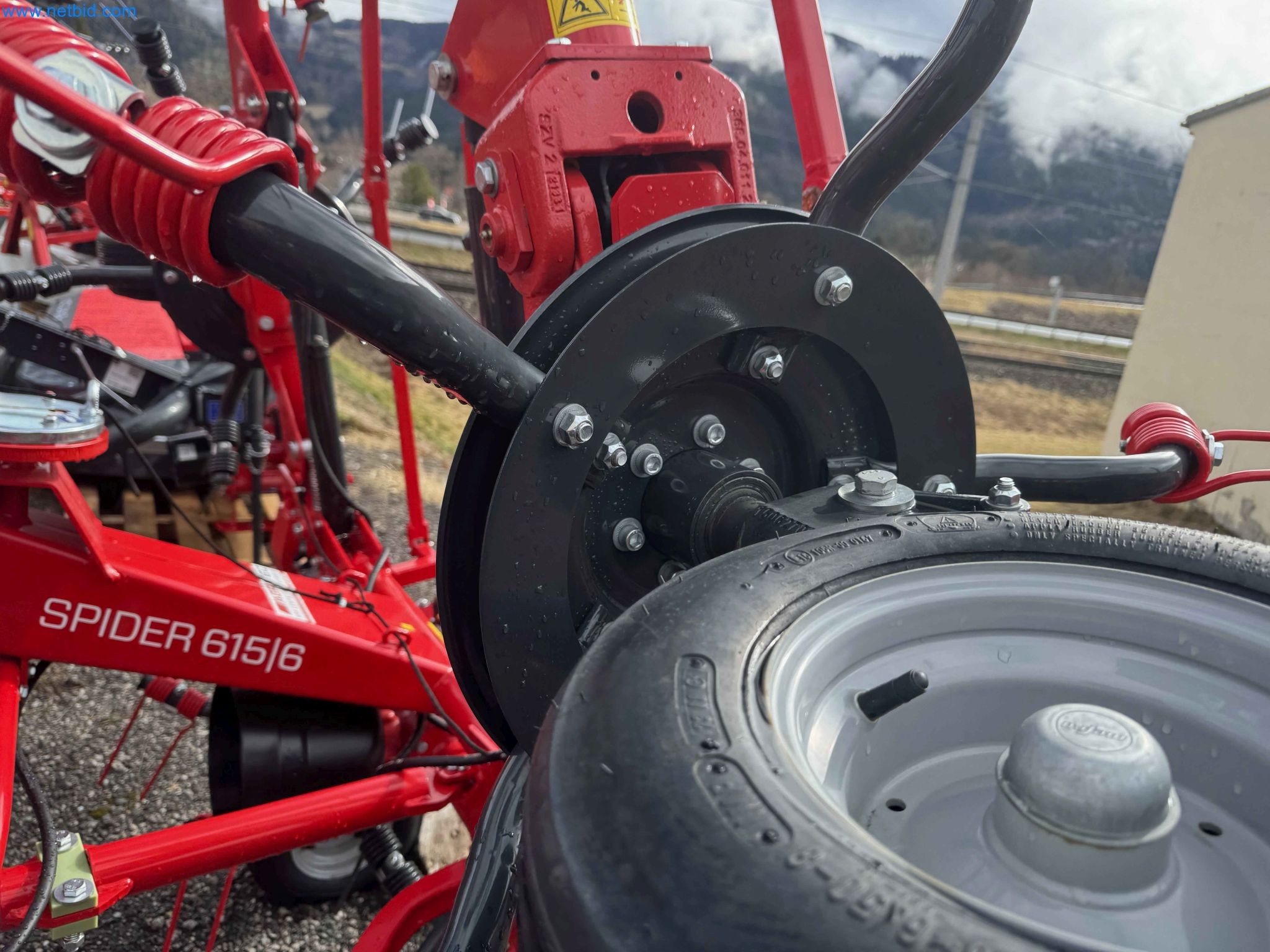 Kmetijski pripomočki in prikolice kot novi-32