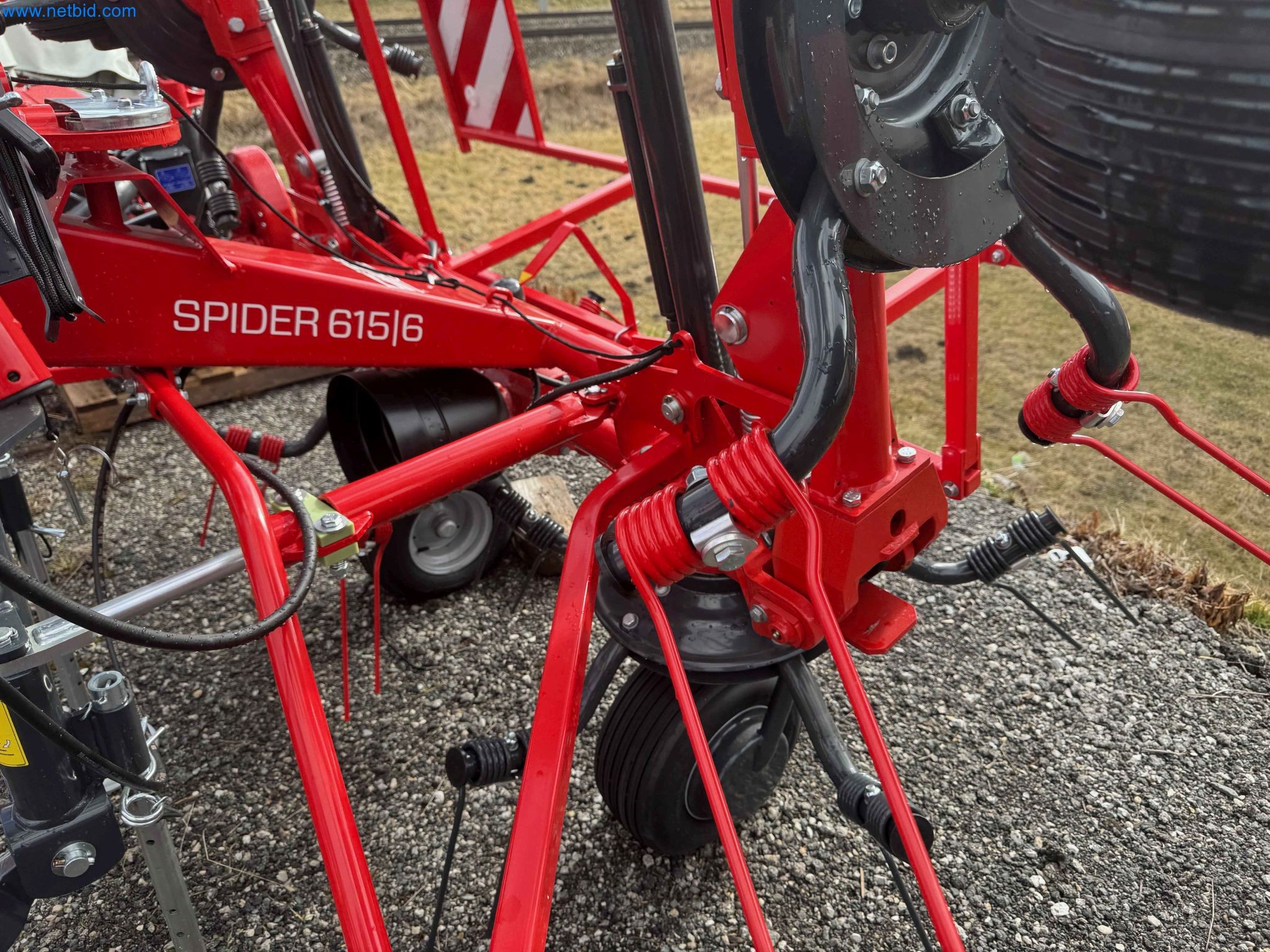 Kmetijski pripomočki in prikolice kot novi-4