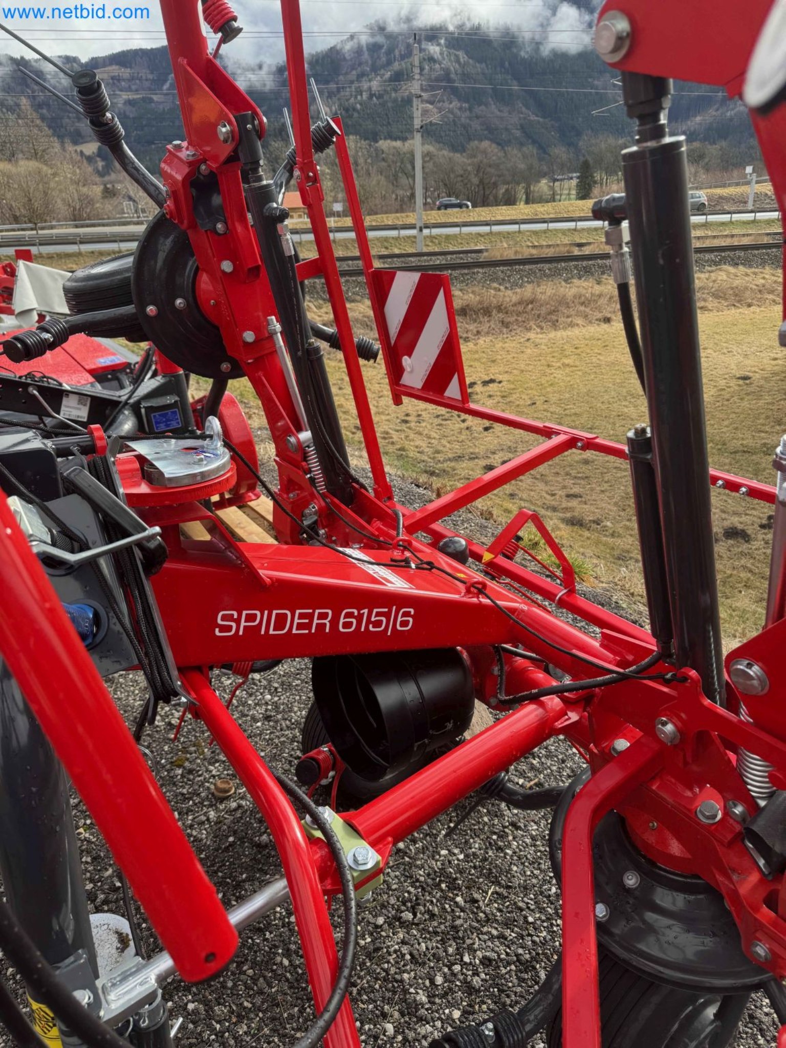 Kmetijski pripomočki in prikolice kot novi-5